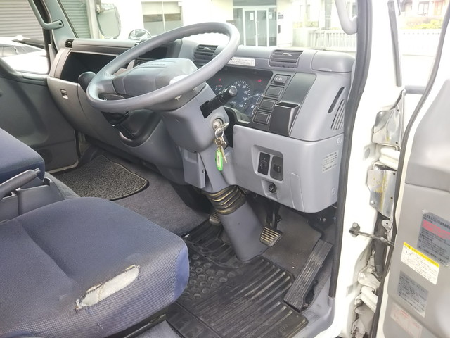 三菱ふそうキャンターアルミブロック小型（2t・3t）[写真28]