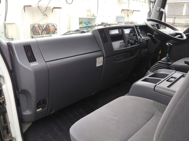 いすゞフォワード冷凍車（冷蔵車）中型（4t）[写真32]