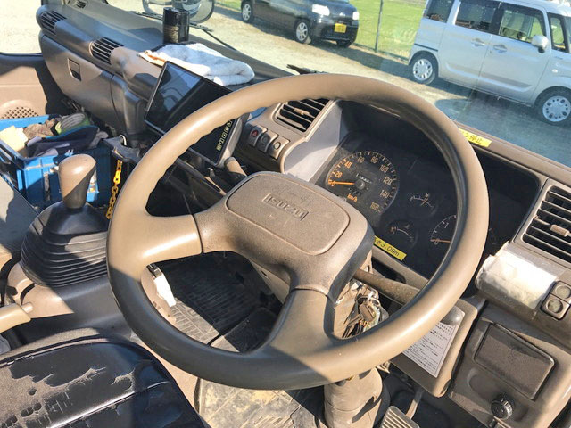 いすゞエルフアルミバン小型（2t・3t）[写真20]