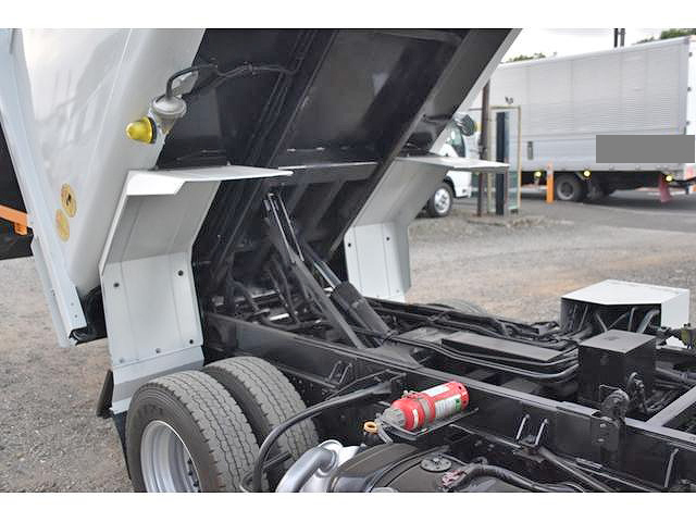 いすゞエルフパッカー車（塵芥車）小型（2t・3t）[写真19]