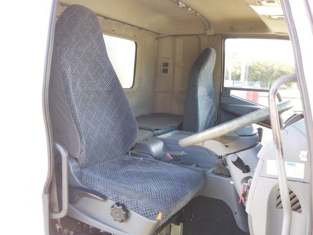 三菱ふそうファイターアルミバン中型（4t）[写真31]