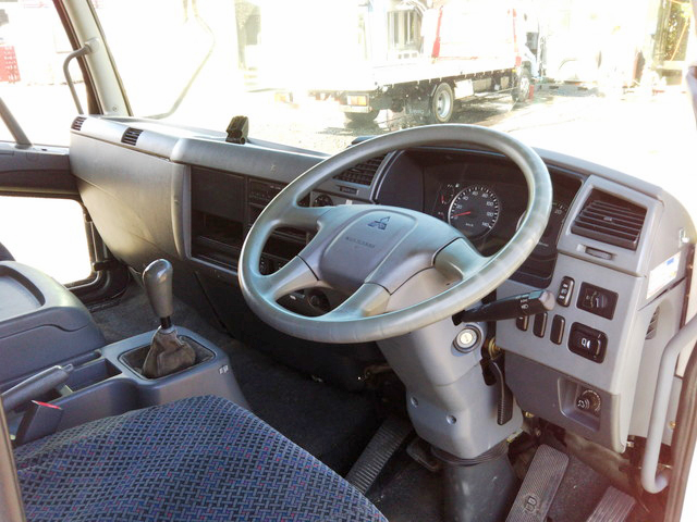 三菱ふそうファイターアルミバン中型（4t）[写真32]