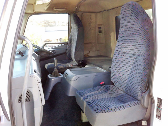 三菱ふそうファイターアルミバン中型（4t）[写真33]