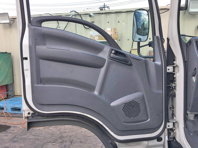 いすゞエルフ平ボディ小型（2t・3t）[写真27]