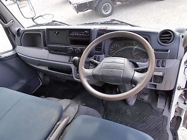 三菱ふそうキャンターダブルキャブ（Wキャブ）小型（2t・3t）[写真12]