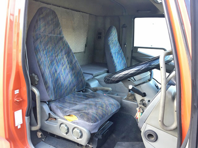 三菱ふそうファイターアルミウイング中型（4t）[写真30]