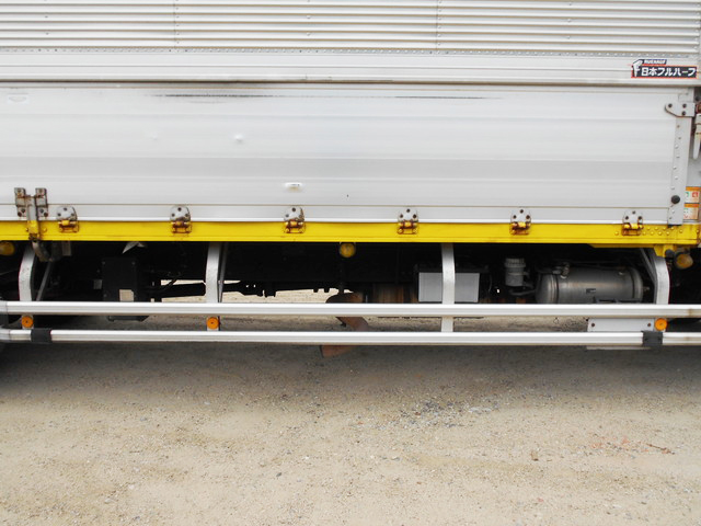 三菱ふそうファイターアルミウイング中型（4t）[写真15]