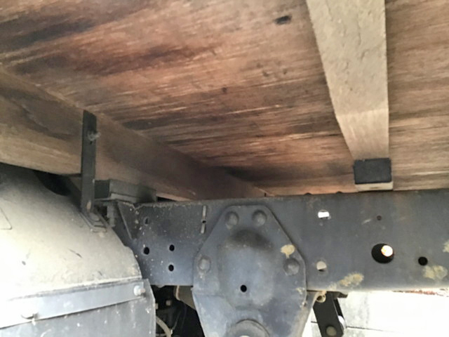 いすゞエルフ平ボディ小型（2t・3t）[写真13]