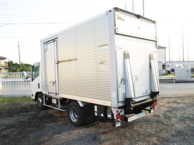 いすゞエルフアルミバン小型（2t・3t）[写真02]