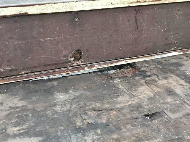 いすゞエルフ平ボディ小型（2t・3t）[写真16]