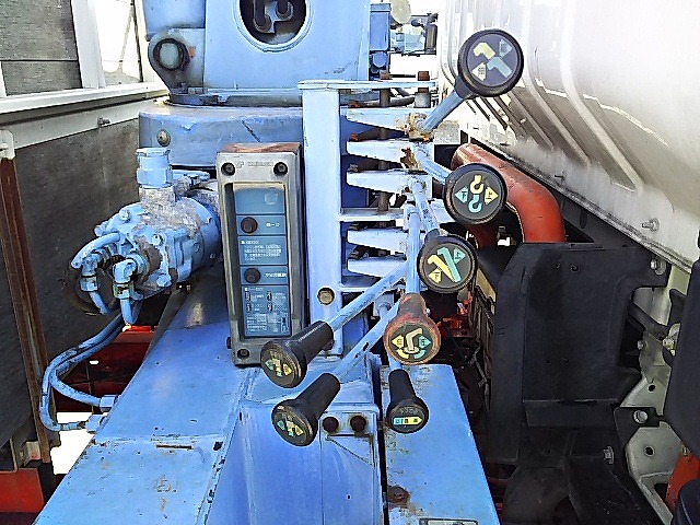 いすゞエルフクレーン4段小型（2t・3t）[写真12]