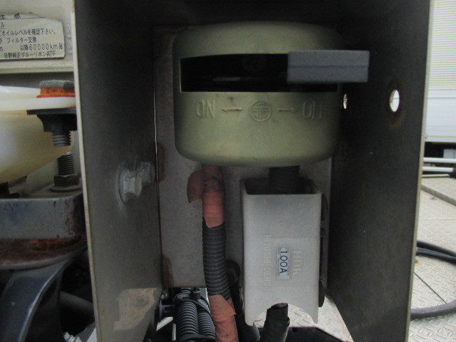 日野プロフィアトレーラーヘッド（トラクターヘッド）大型（10t）[写真12]