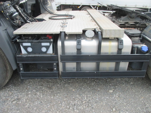 日野プロフィアトレーラーヘッド（トラクターヘッド）大型（10t）[写真05]