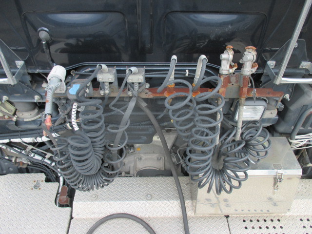 日野プロフィアトレーラーヘッド（トラクターヘッド）大型（10t）[写真09]