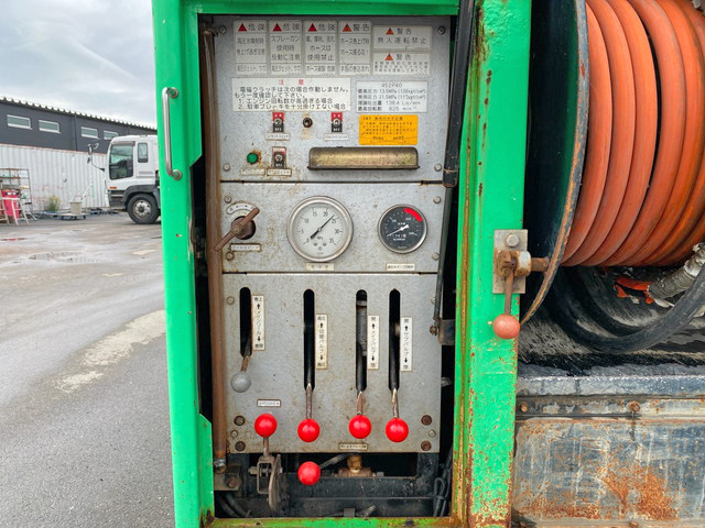 いすゞエルフ高圧洗浄車小型（2t・3t）[写真09]