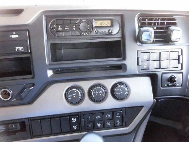 UDトラックスクオンアルミウイング大型（10t）[写真12]