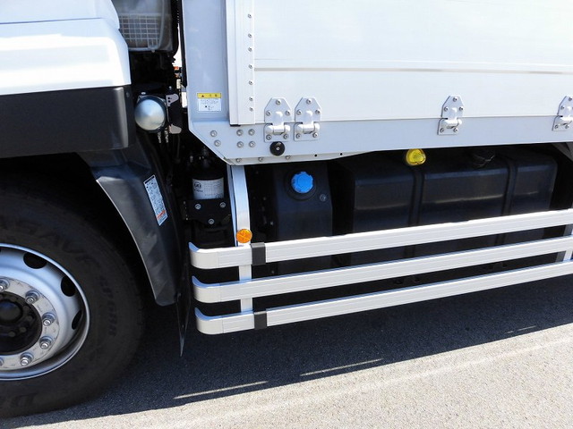 UDトラックスクオンアルミウイング大型（10t）[写真25]