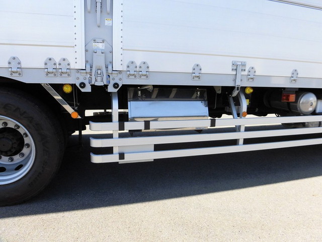 UDトラックスクオンアルミウイング大型（10t）[写真26]