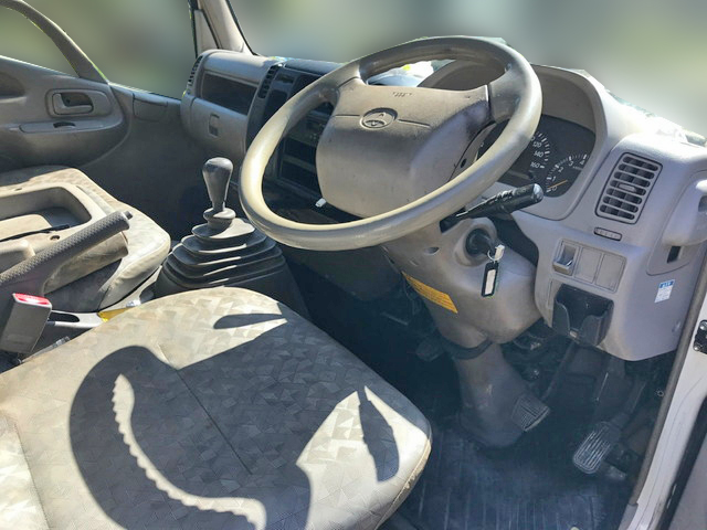 トヨタトヨエース平ボディ小型（2t・3t）[写真15]