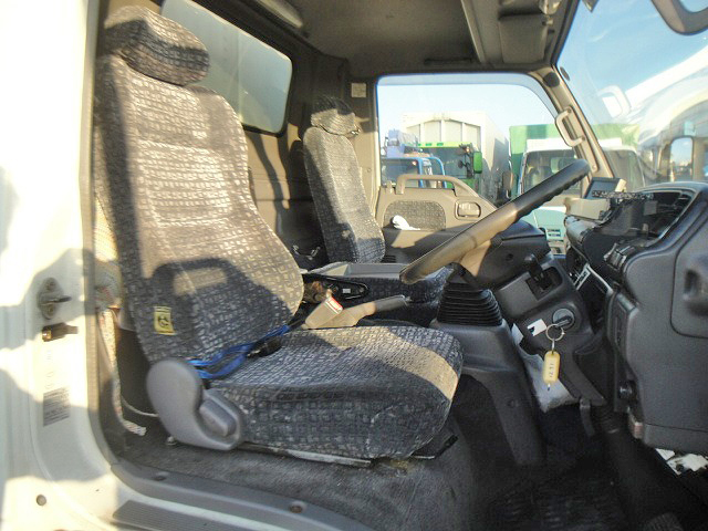 日産アトラスアルミバン小型（2t・3t）[写真20]