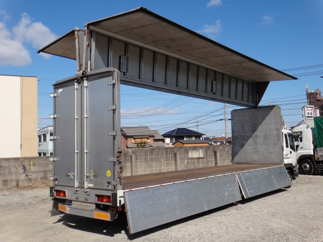 いすゞギガアルミウイング大型（10t）[写真02]