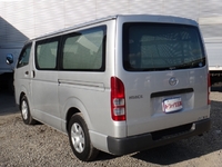 トヨタハイエースバン小型（2t・3t）[写真02]