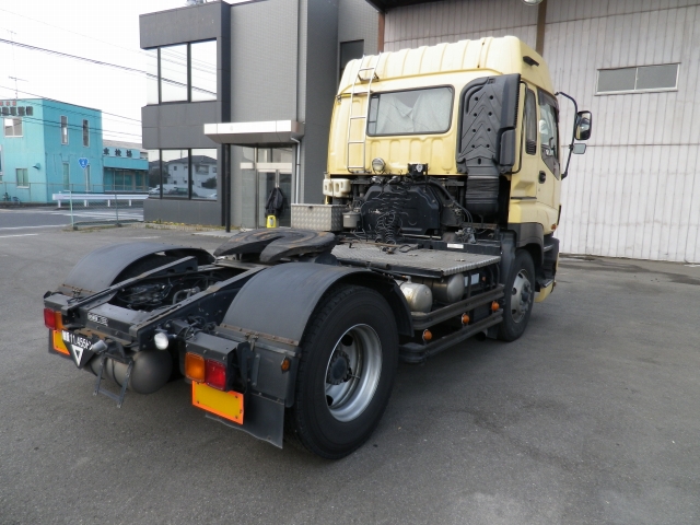 いすゞギガトレーラーヘッド（トラクターヘッド）大型（10t）[写真02]