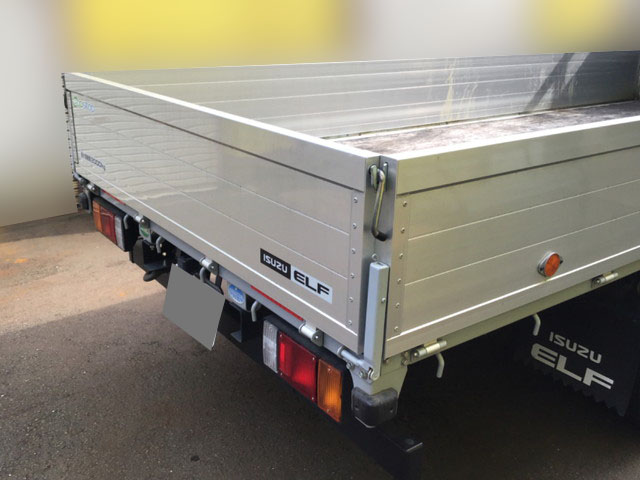 いすゞエルフアルミブロック小型（2t・3t）[写真12]