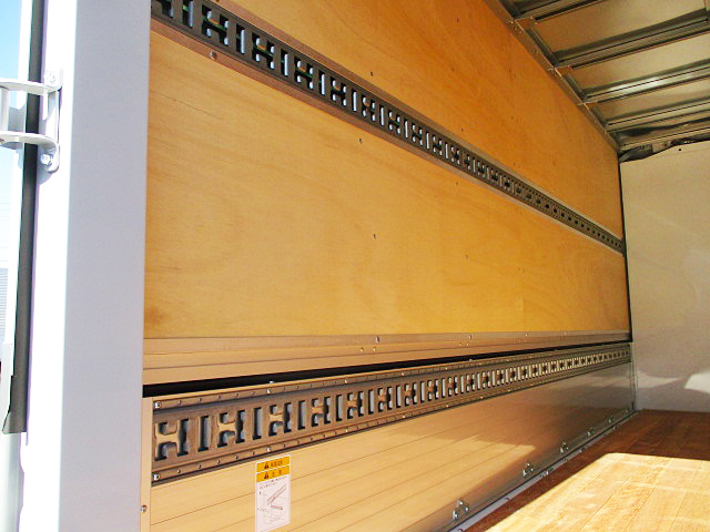 三菱ふそうキャンターアルミウイング小型（2t・3t）[写真10]