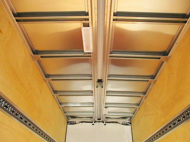 三菱ふそうキャンターアルミウイング小型（2t・3t）[写真11]