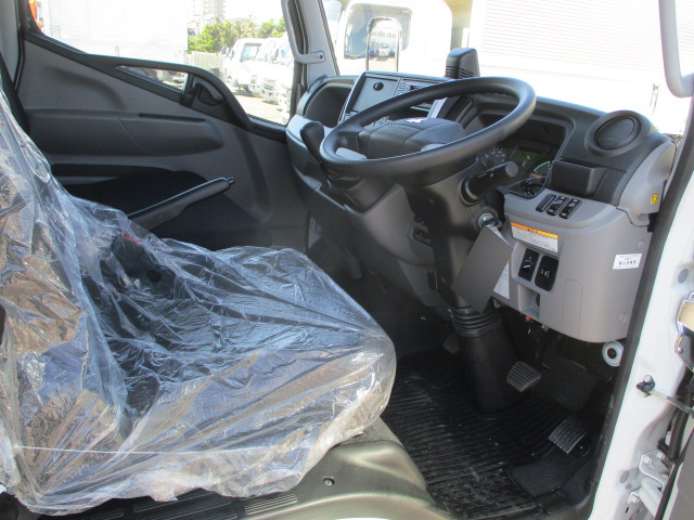 三菱ふそうキャンターアルミウイング小型（2t・3t）[写真28]