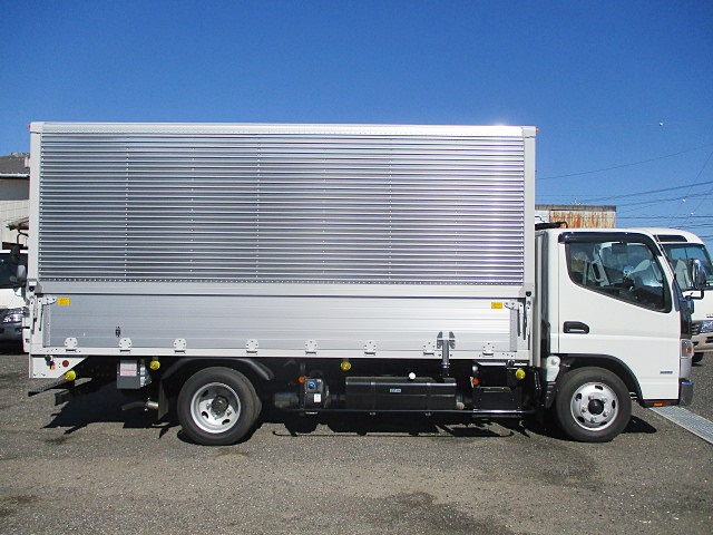 三菱ふそうキャンターアルミウイング小型（2t・3t）[写真03]