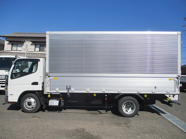 三菱ふそうキャンターアルミウイング小型（2t・3t）[写真04]