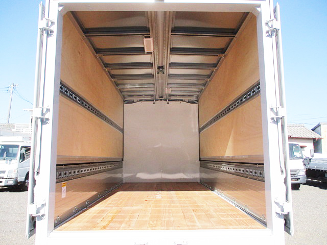 三菱ふそうキャンターアルミウイング小型（2t・3t）[写真09]