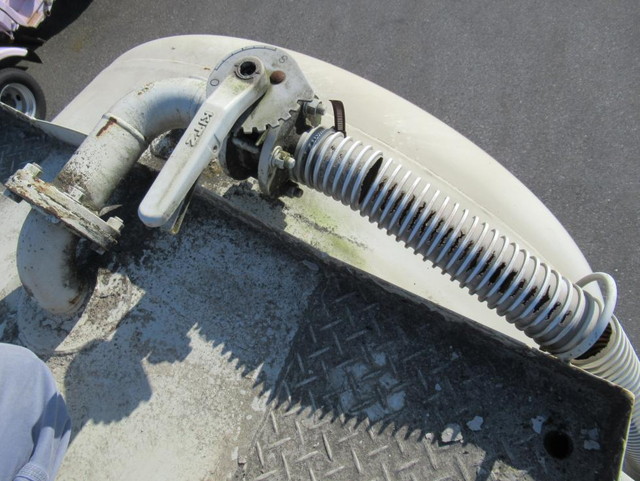 三菱ふそうスーパーグレートバルク車（粉粒体運搬車）大型（10t）[写真24]