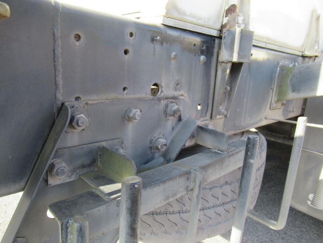 三菱ふそうスーパーグレートバルク車（粉粒体運搬車）大型（10t）[写真27]