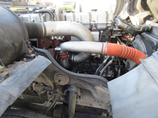 三菱ふそうスーパーグレートバルク車（粉粒体運搬車）大型（10t）[写真38]