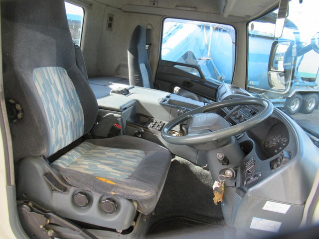 三菱ふそうスーパーグレートバルク車（粉粒体運搬車）大型（10t）[写真04]