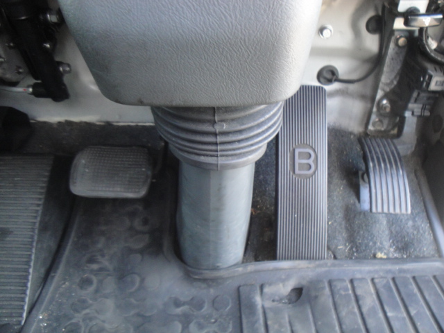 三菱ふそうファイターパネルウイング中型（4t）[写真21]