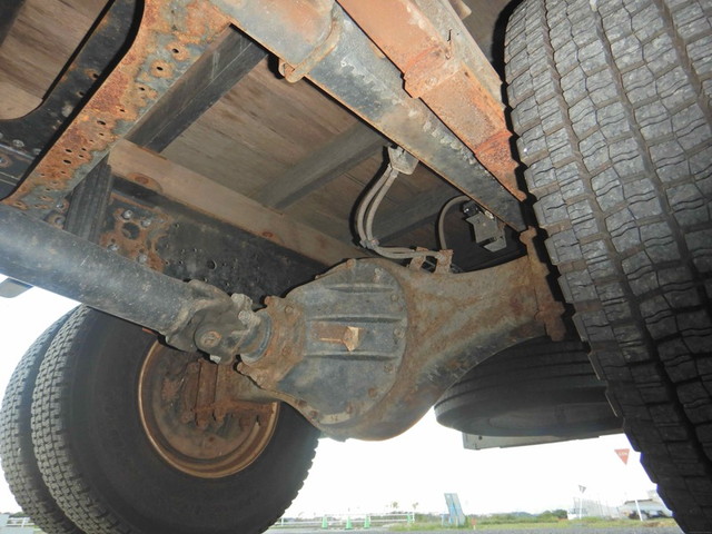 いすゞフォワード平ボディ中型（4t）[写真14]