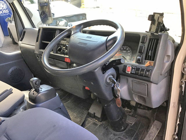 いすゞエルフ平ボディ小型（2t・3t）[写真14]