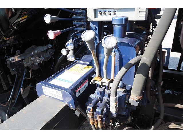 いすゞエルフクレーン6段小型（2t・3t）[写真09]