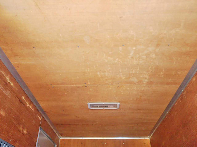 三菱ふそうキャンターアルミバン小型（2t・3t）[写真04]