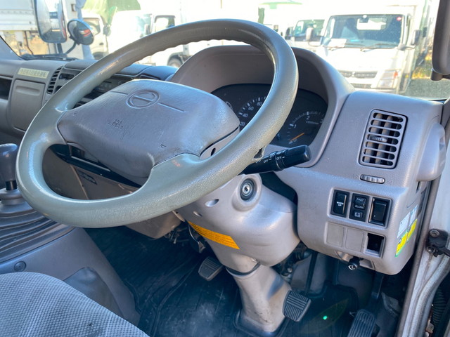 日野デュトロ冷凍車（冷蔵車）小型（2t・3t）[写真33]