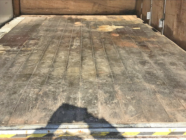 いすゞエルフアルミバン小型（2t・3t）[写真15]