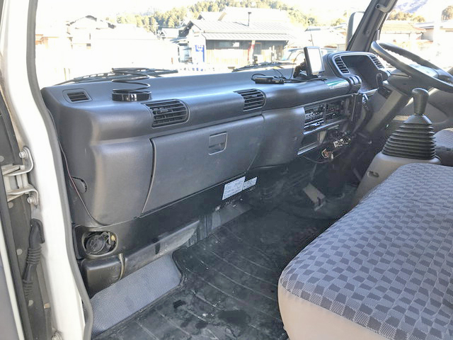 いすゞエルフアルミバン小型（2t・3t）[写真32]