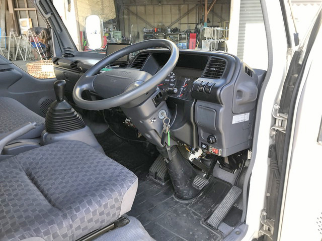 いすゞエルフアルミバン小型（2t・3t）[写真35]