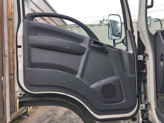 いすゞエルフ冷凍車（冷蔵車）小型（2t・3t）[写真28]