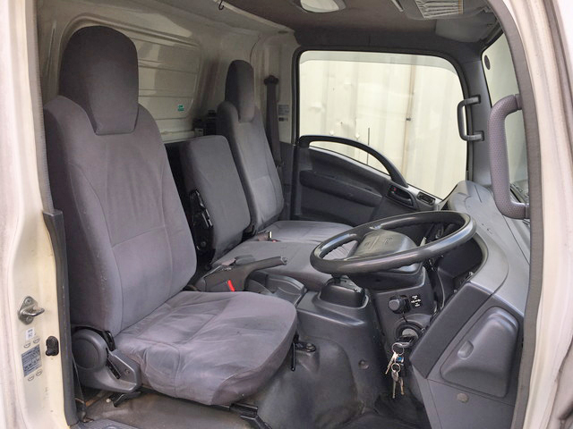 いすゞエルフ冷凍車（冷蔵車）小型（2t・3t）[写真30]