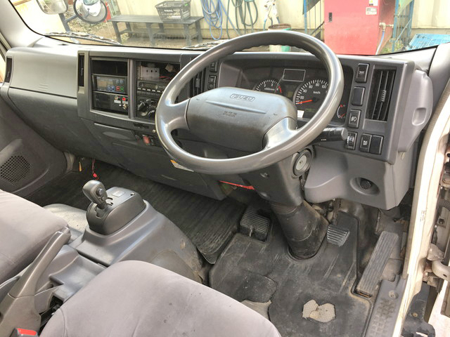 いすゞエルフ冷凍車（冷蔵車）小型（2t・3t）[写真31]